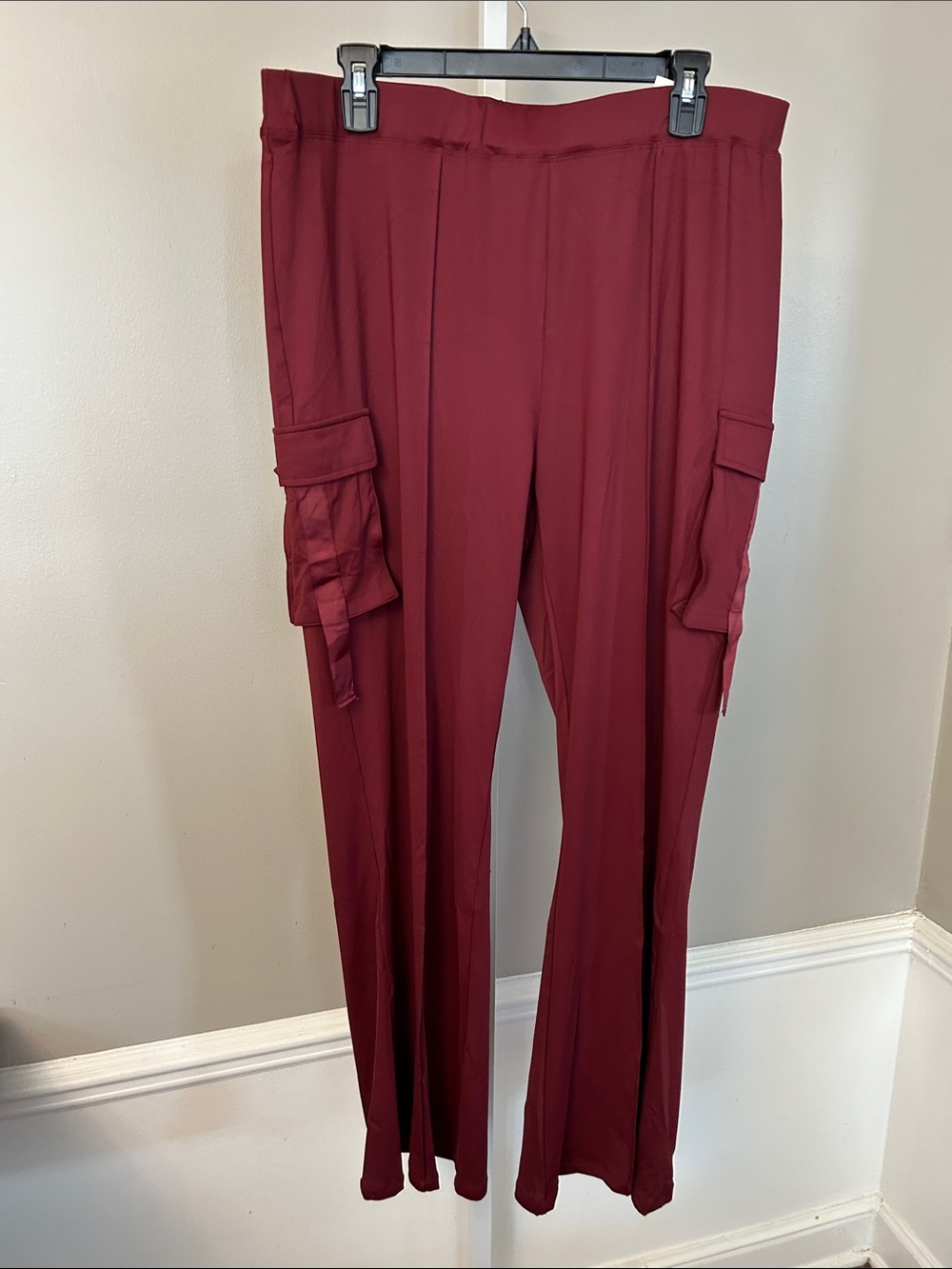 Wide-Leg Cargo Pants in Burgundy